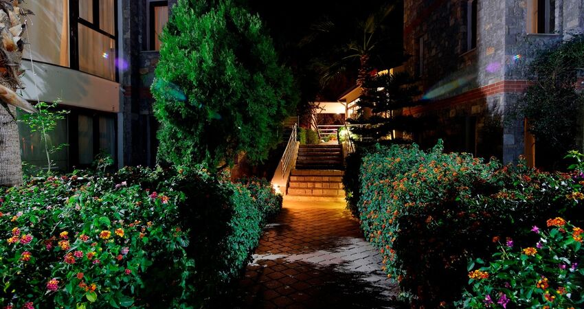GOLDEN LIFE HEIGHTS DELUXE HOTEL +13 age