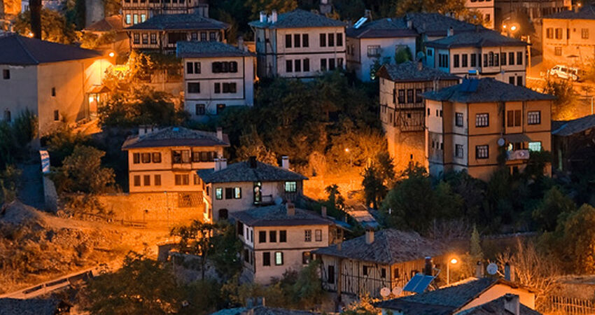 Ramazan Bayramı Özel Batı Karadeniz Abant Safranbolu Amasra Turu (1 Gece Konaklamalı)